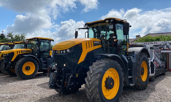 JCB Fastrac 8330